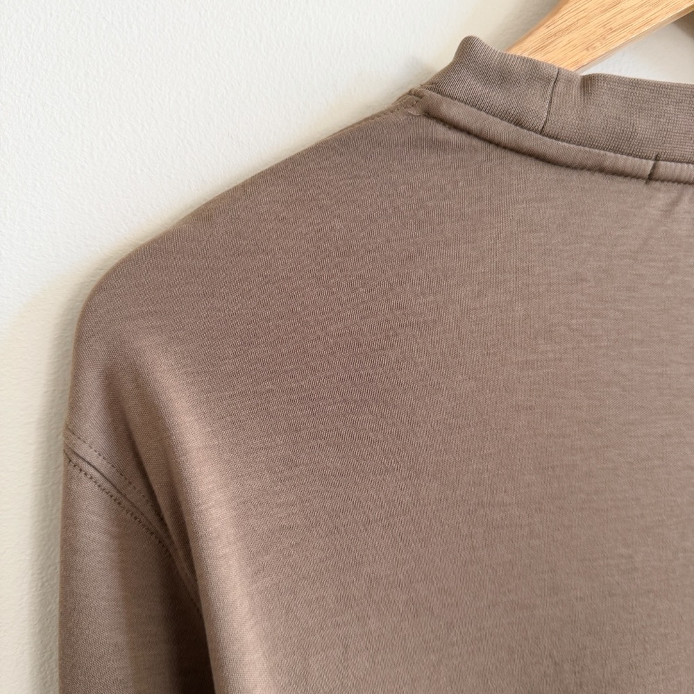 ROBERT BARAKETT • Georgia Long Sleeve T-shirt In Shitake - Picture 9 of 13